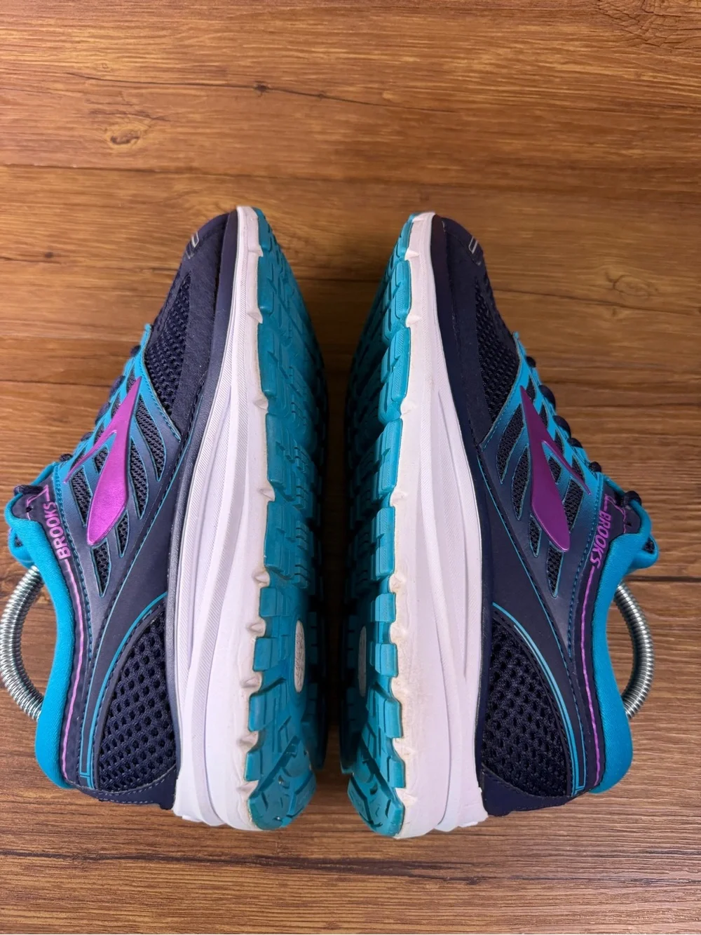 Brooks Addiction 13 Women’s Size 9.5 2E WIDE Walking Running Shoes Sneakers